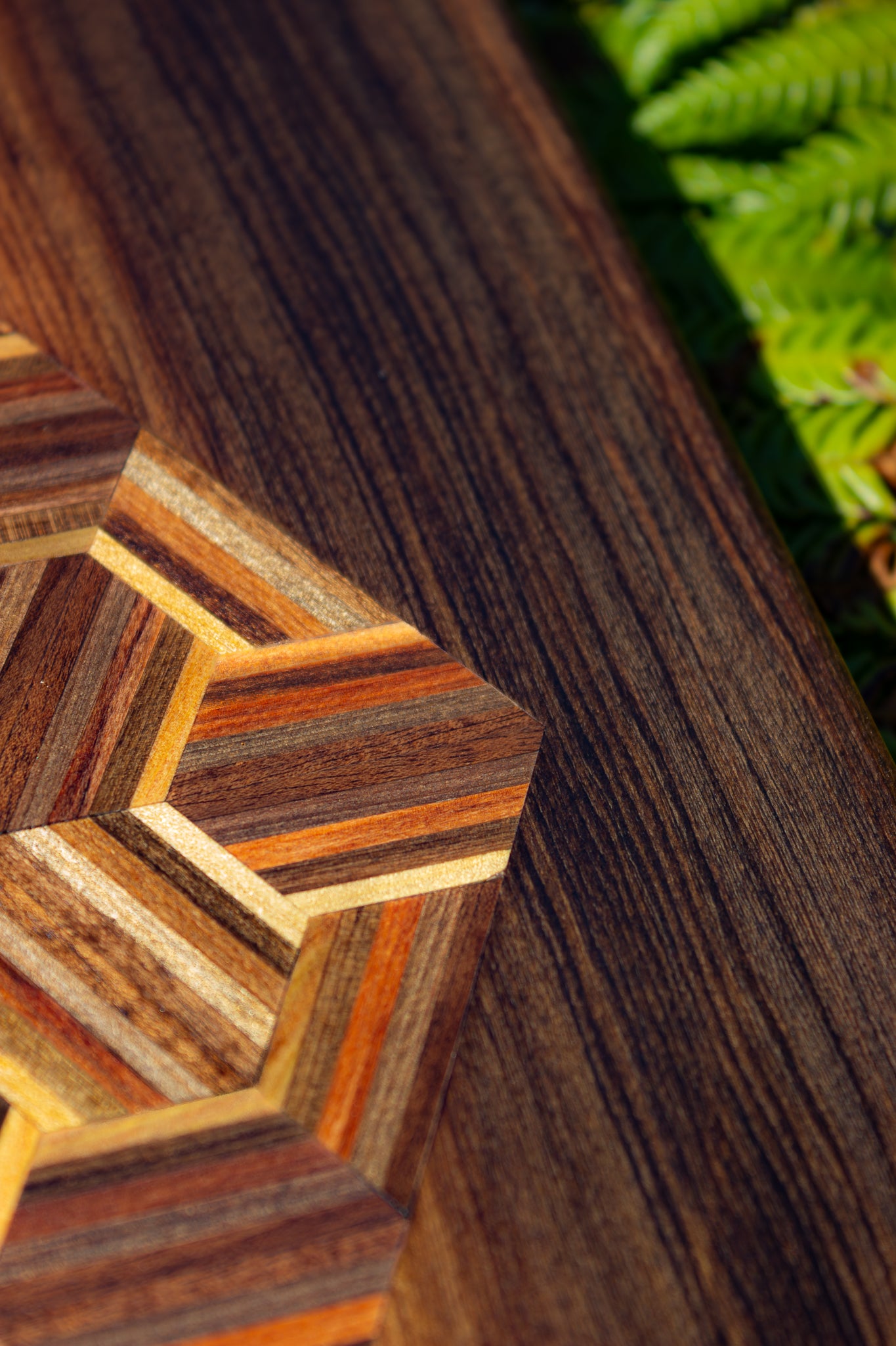 Watercolour River Matai Trapezoidal Inlay - Symmetrical 120 degree point close up